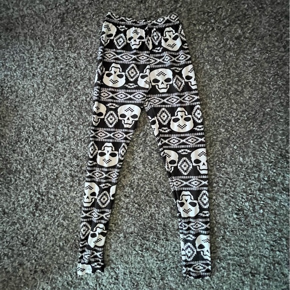 Black and white skull design leggings - Picture 3 of 3
